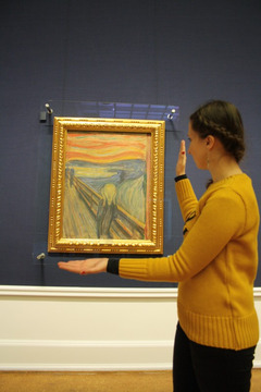 Mały wypad do Oslo. Na zdjęciu „Krzyk” Muncha w moich rękach
