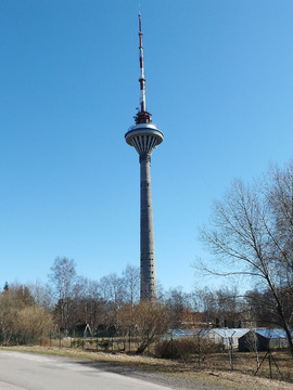 Wieża telewizyjna Teleturn niedaleko Tallina. Podobno w słoneczne dni można zobaczyć z niej brzegi Finlandii.