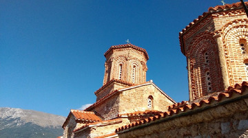Jak już wspomniałam, część swojego urlopu poświęciłam swoim polskim znajomym. Wspólnie odwiedziliśmy publikowany już tutaj wielokrotnie Ohrid. Na zdjęciu ikona obszaru jeziora Ochrydzkiego – klasztor świętego Nauma.