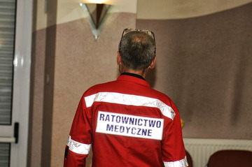 Nad wszystkim czuwa ratownik medyczny