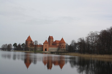 Jeszcze raz widok na trocki zamek, który został praktycznie w całości odbudowany. Cel każdego turysty, który przyejżdża na Litwę.