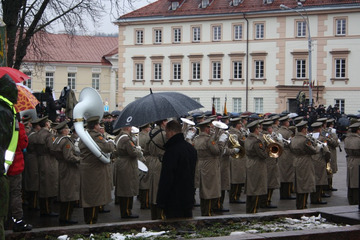 Patosu uroczystości dodawała orkiestra wojskowa.