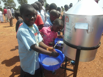 Proste konstrukcje sanitarne do mycia rąk (ang. tippy-taps), dostosowane do warunków szkolnych