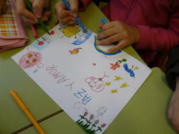 13. 30 stycznia w wielu szkołach Hiszpanii obchodzi się DENIP (Día Escolar de la No-violencia y la Paz). Jako wolontariusze CIIC uczestniczyliśmy w zajęciach zorganizowanych z tej okazji w jednej ze szkół.
