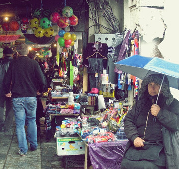 Jedną z atrakcji turystycznych Gruzji są również tutejsze bazary. Jak w soczewce skupiają w jednym miejscu kolory, zapachy, obyczaje i mentalność mieszkańców Kaukazu.