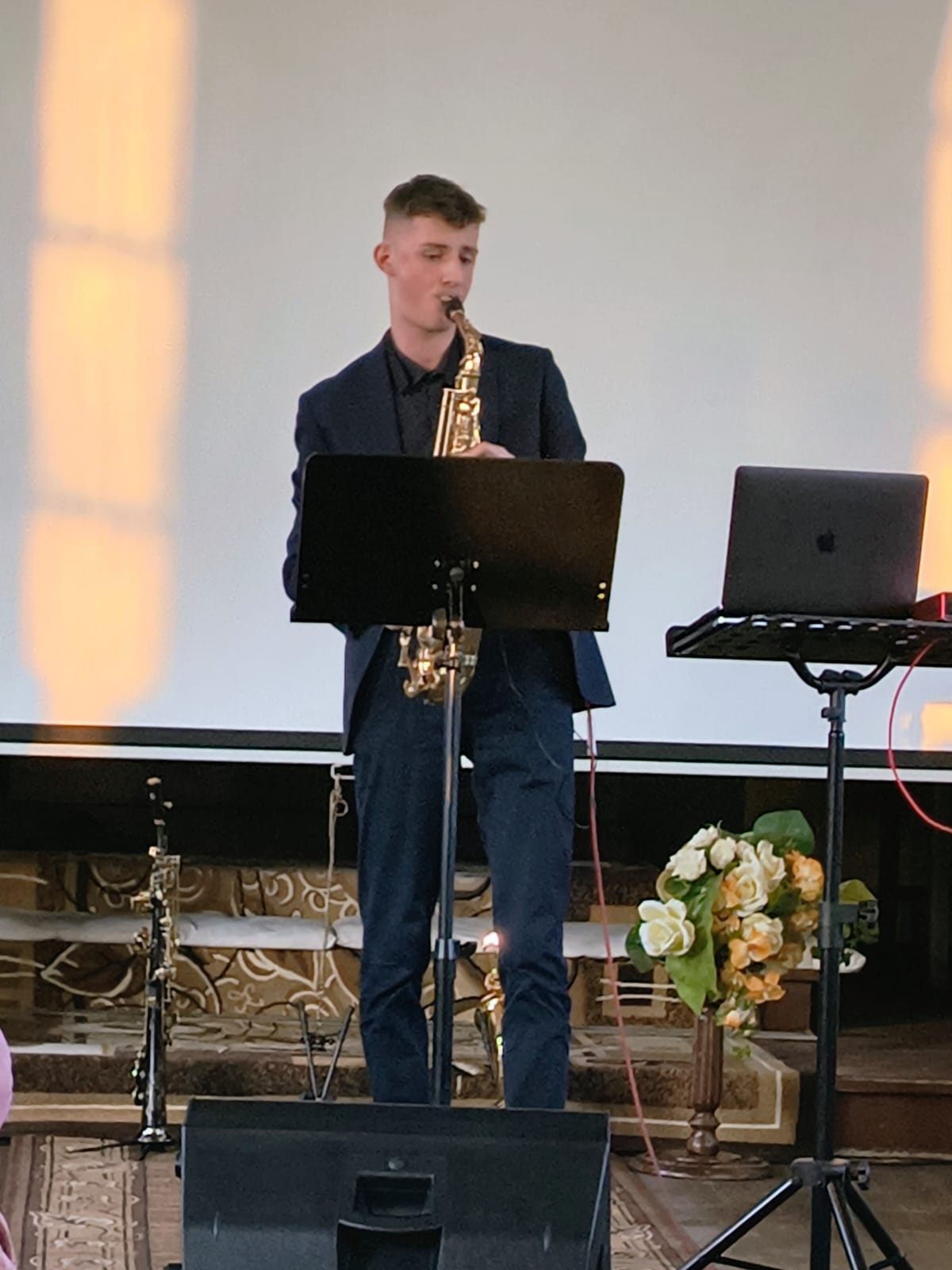 Muzyczny występ podczas wydarzenia dla wolontariuszy Chrześcijańskiej Służby Charytatywnej