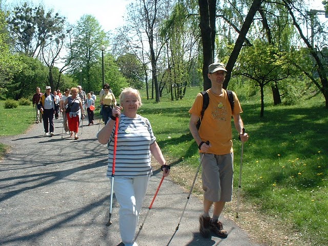 Nordic walking zamiast pierwszomajowego pochodu